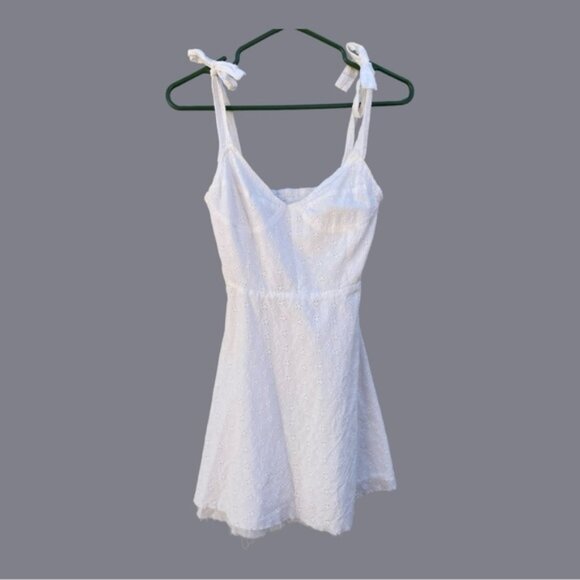 Dplus Studio White Floral Eyelet Tie Up Strap Baby Doll Dress Size Small - Picture 7 of 8